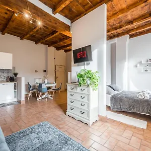 Santo Stefano Casa Vittoria , Bologna Italia