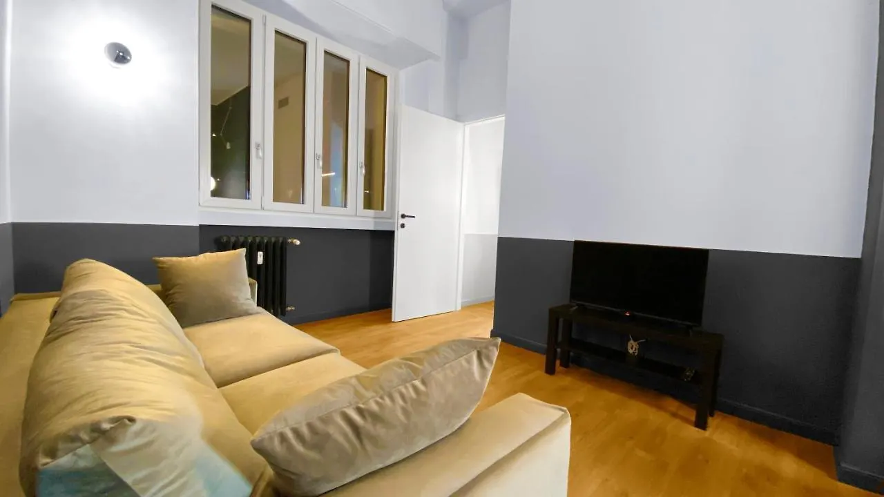 Bnb Capital Milano Central Station - Green contacts